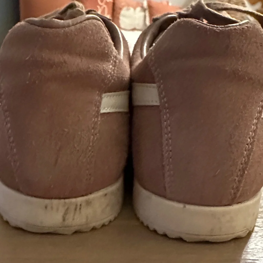 Gola Mauve and White Casual Sneakers - Picture 5 of 6